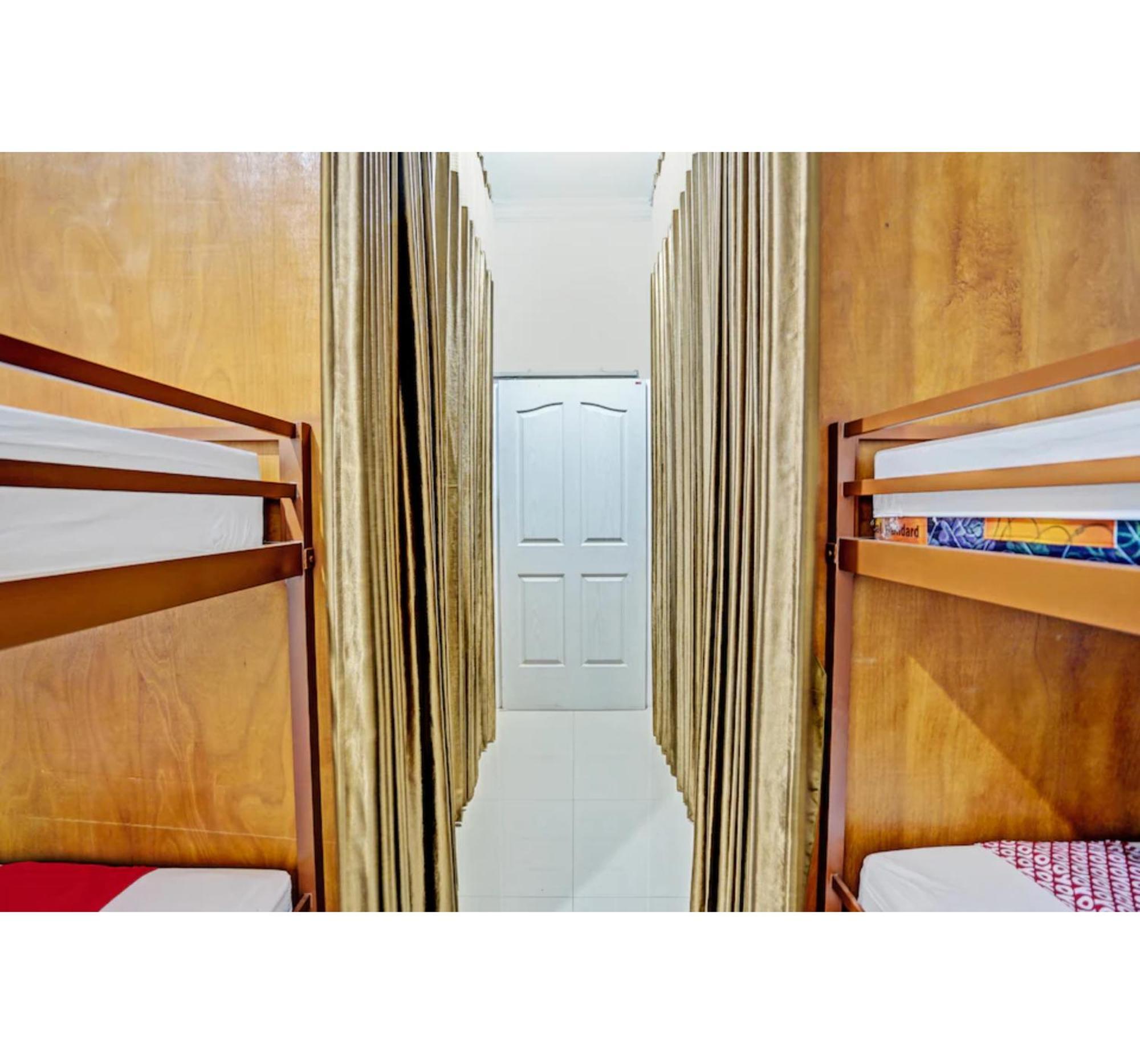 Super Oyo 3702 Homestay Bougenville Syariah Lamongan Εξωτερικό φωτογραφία