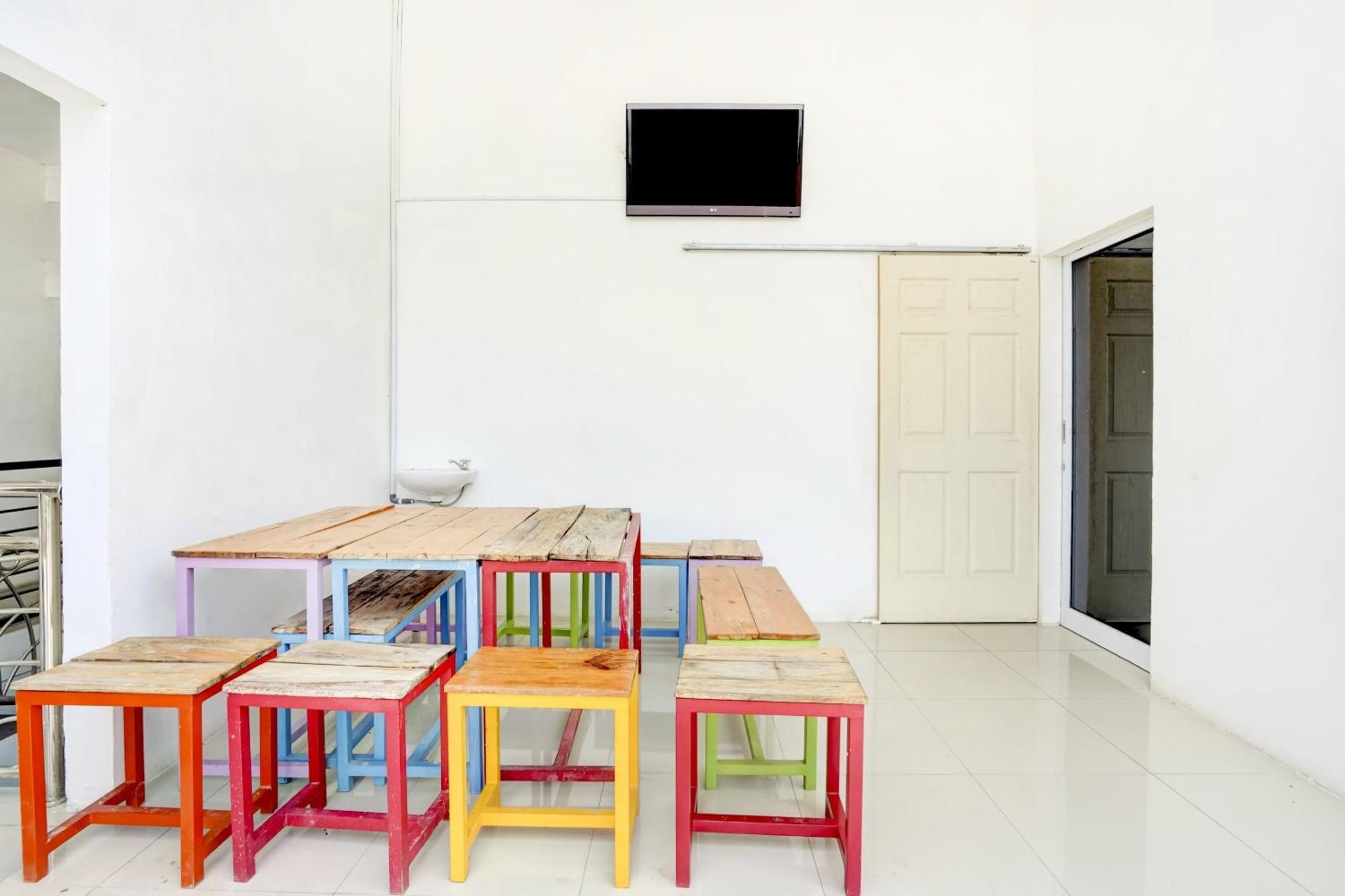 Super Oyo 3702 Homestay Bougenville Syariah Lamongan Εξωτερικό φωτογραφία