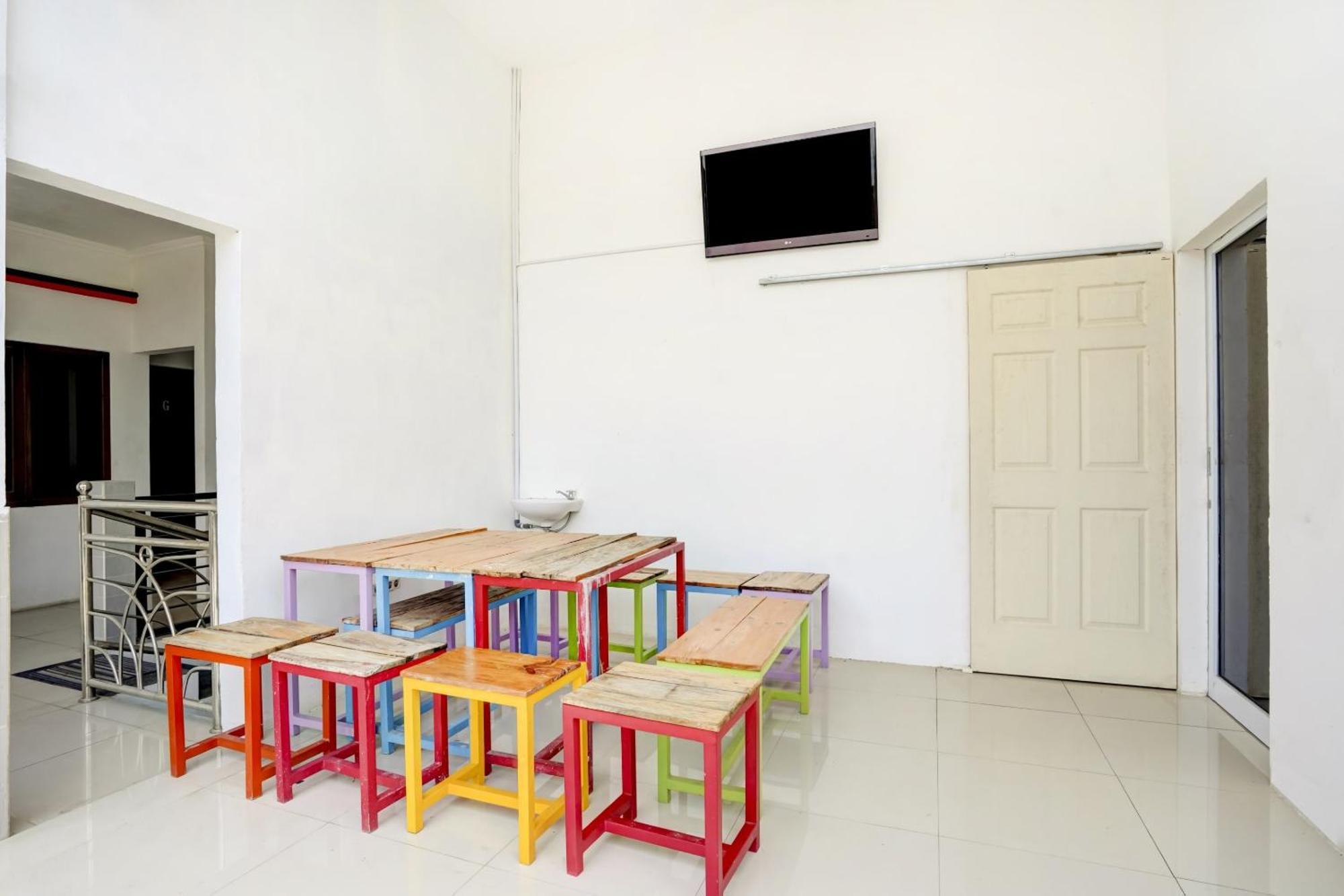 Super Oyo 3702 Homestay Bougenville Syariah Lamongan Εξωτερικό φωτογραφία