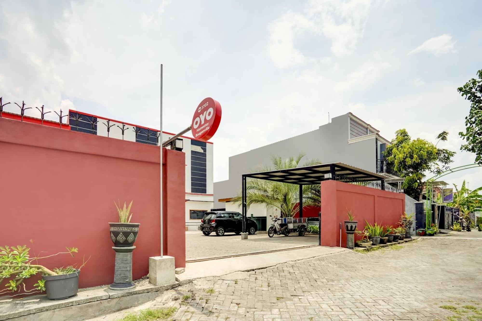 Super Oyo 3702 Homestay Bougenville Syariah Lamongan Εξωτερικό φωτογραφία